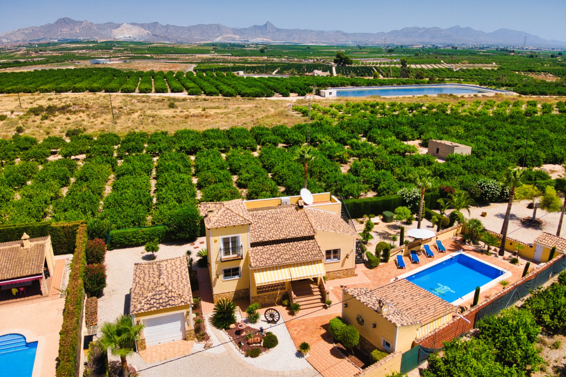 Herverkoop - Plattelandswoning -
Orihuela