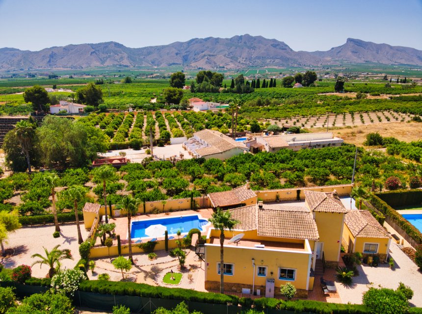 Herverkoop - Plattelandswoning -
Orihuela