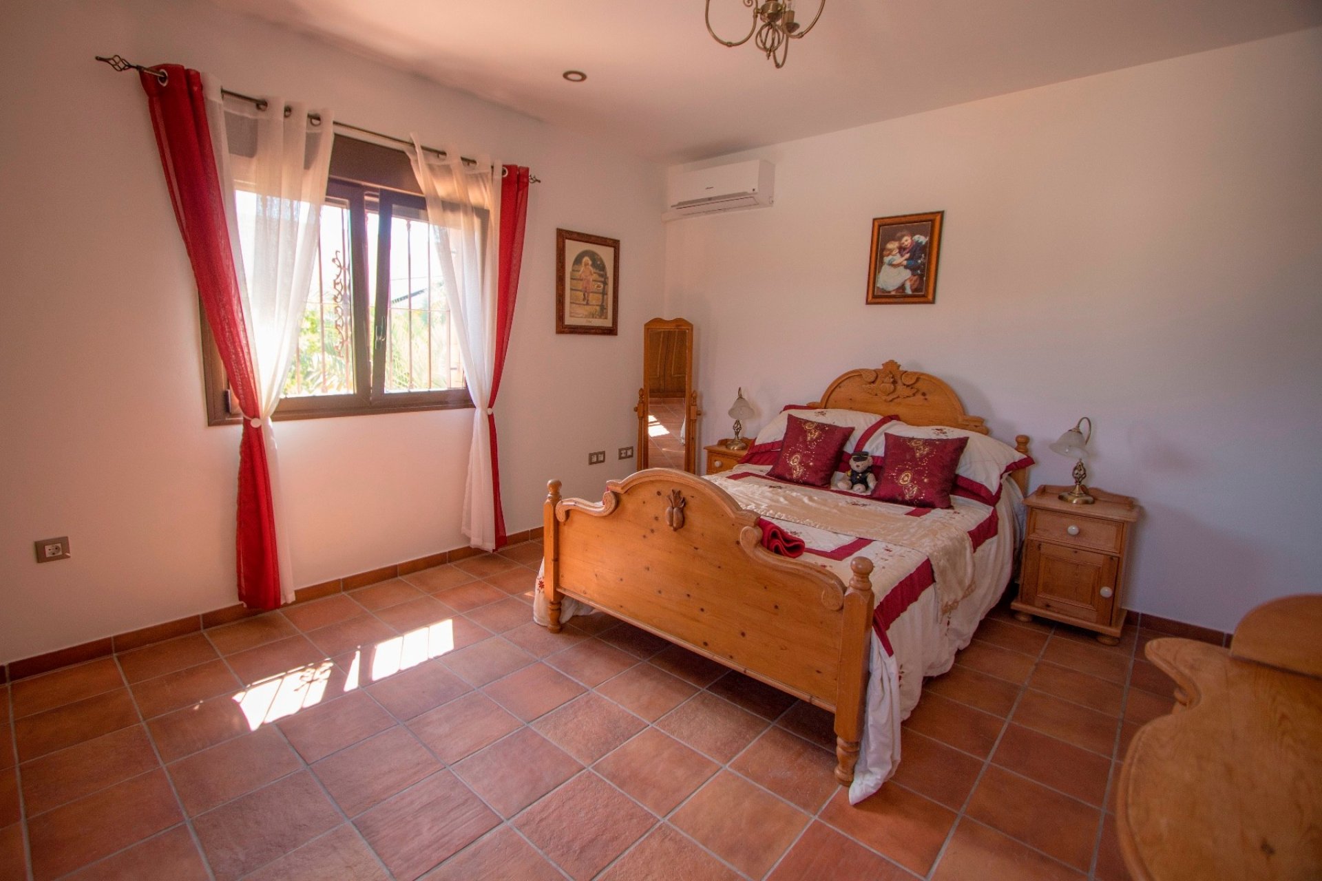 Herverkoop - Plattelandswoning -
Orihuela