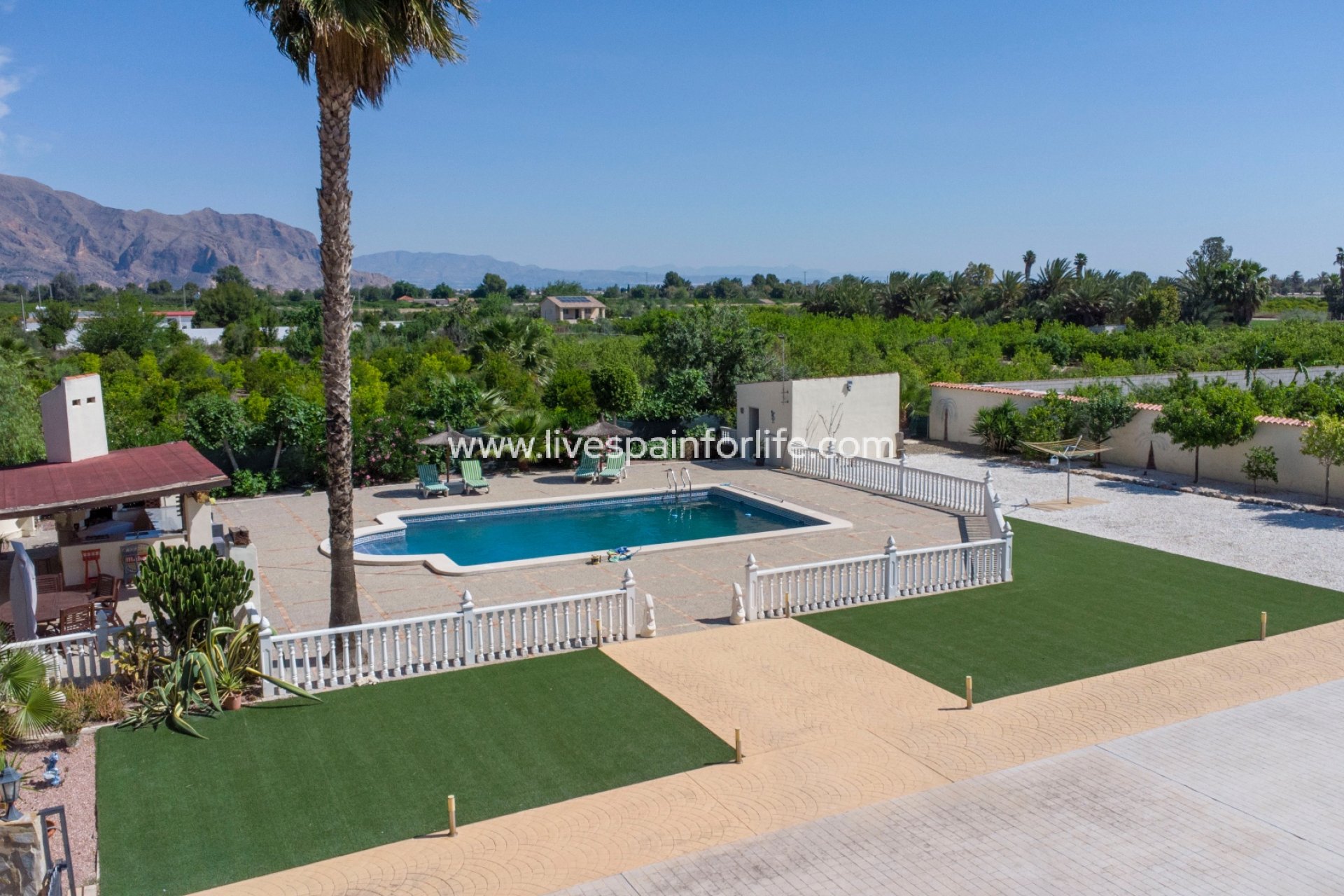 Herverkoop - Plattelandswoning -
Orihuela