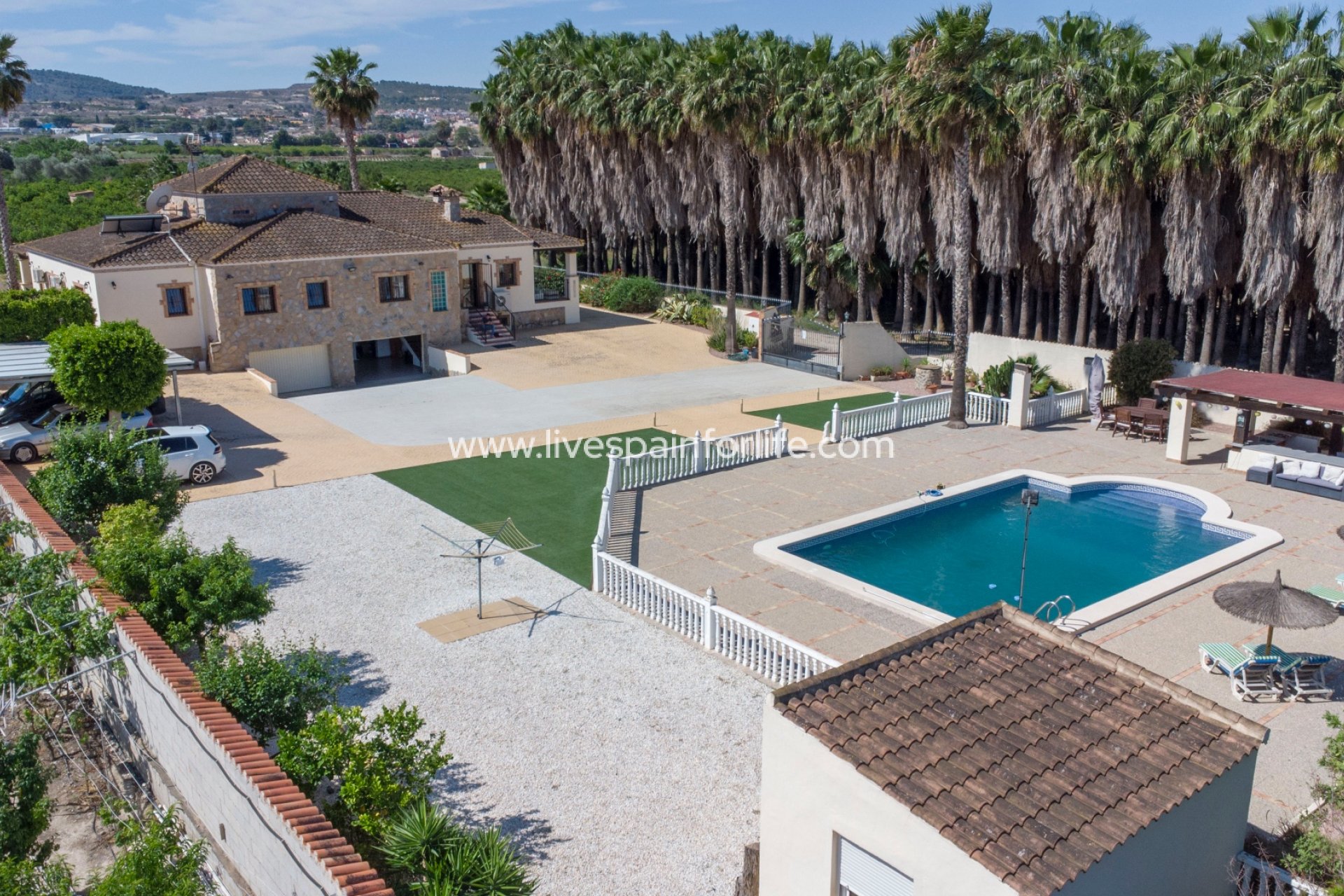 Herverkoop - Plattelandswoning -
Orihuela