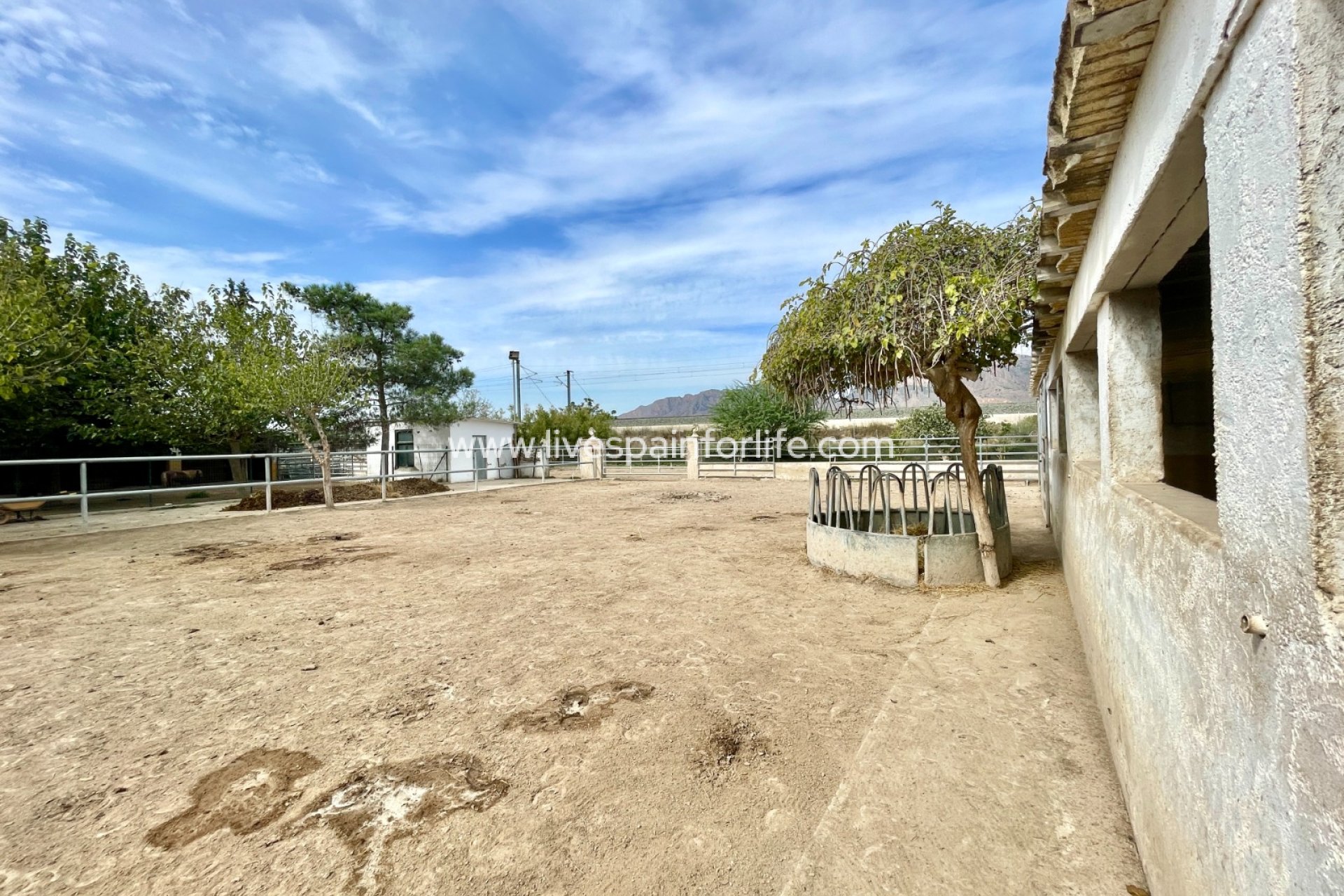 Herverkoop - Plattelandswoning -
Orihuela