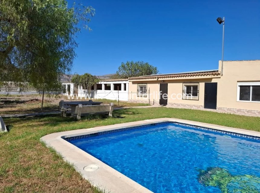 Herverkoop - Plattelandswoning -
Orihuela