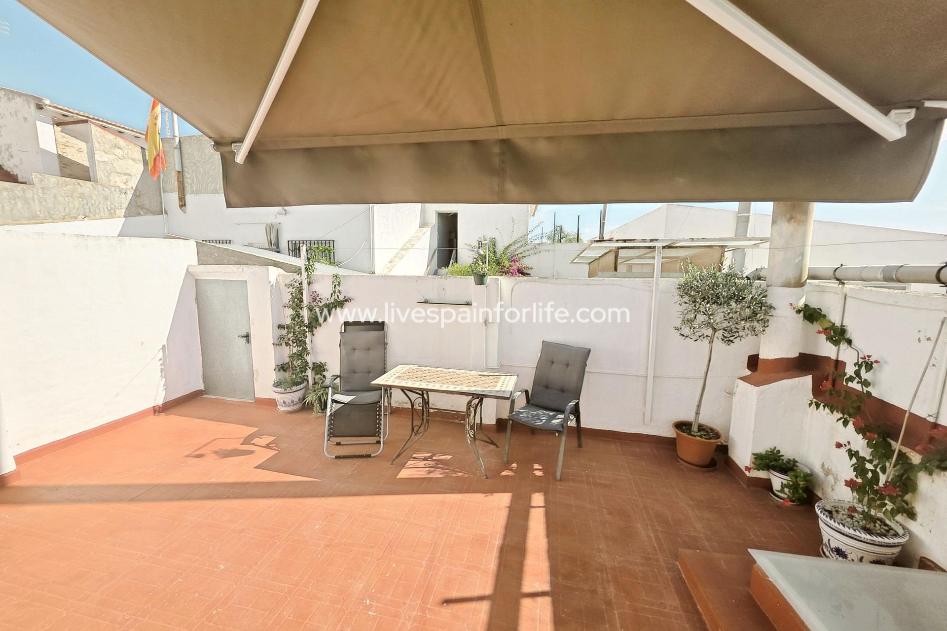 Herverkoop - Rijwoning -
Hondon De Las Nieves