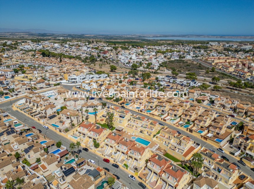 Herverkoop - Rijwoning -
Orihuela Costa - Las Filipinas