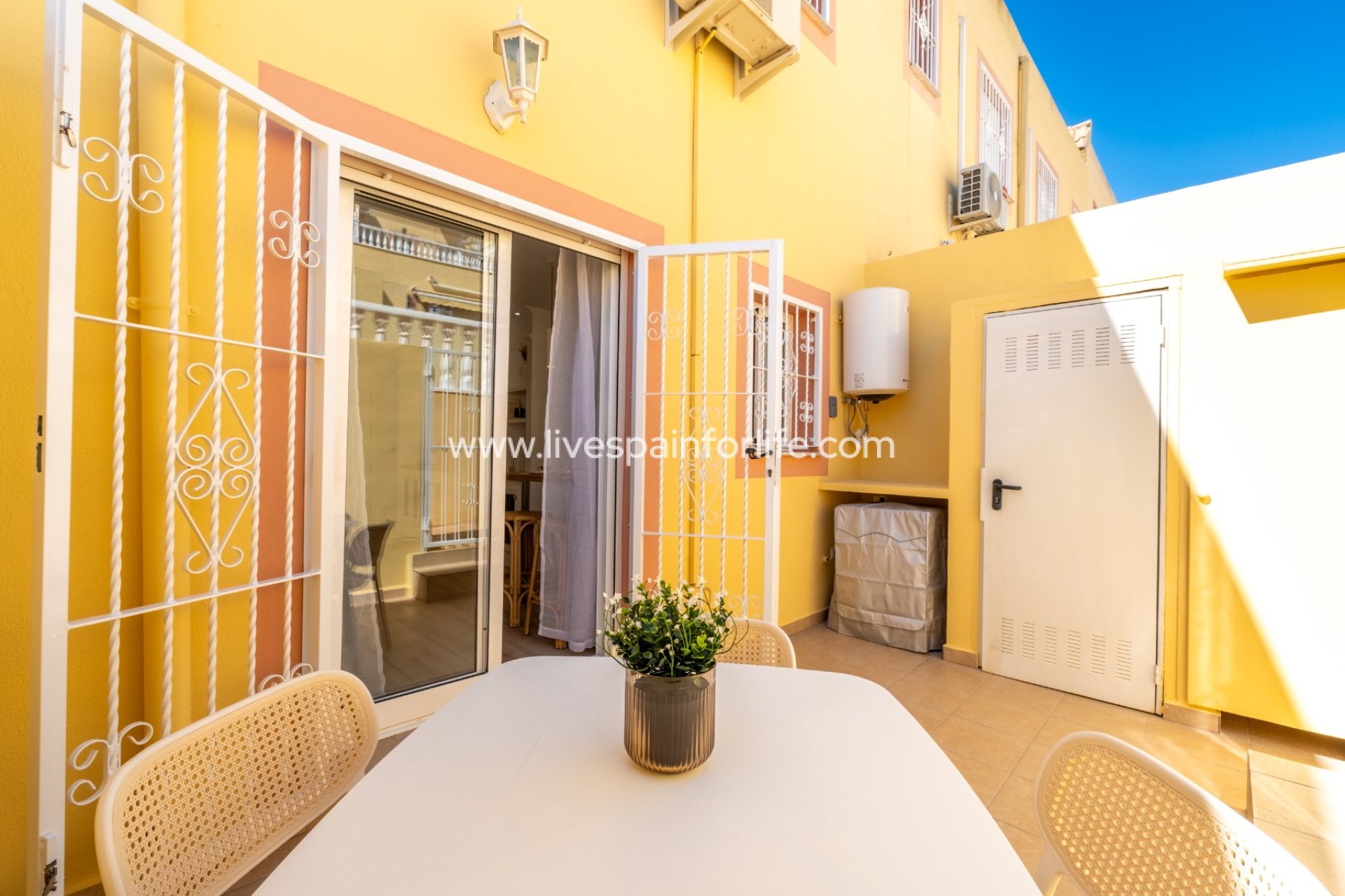 Herverkoop - Rijwoning -
Orihuela Costa - Las Filipinas