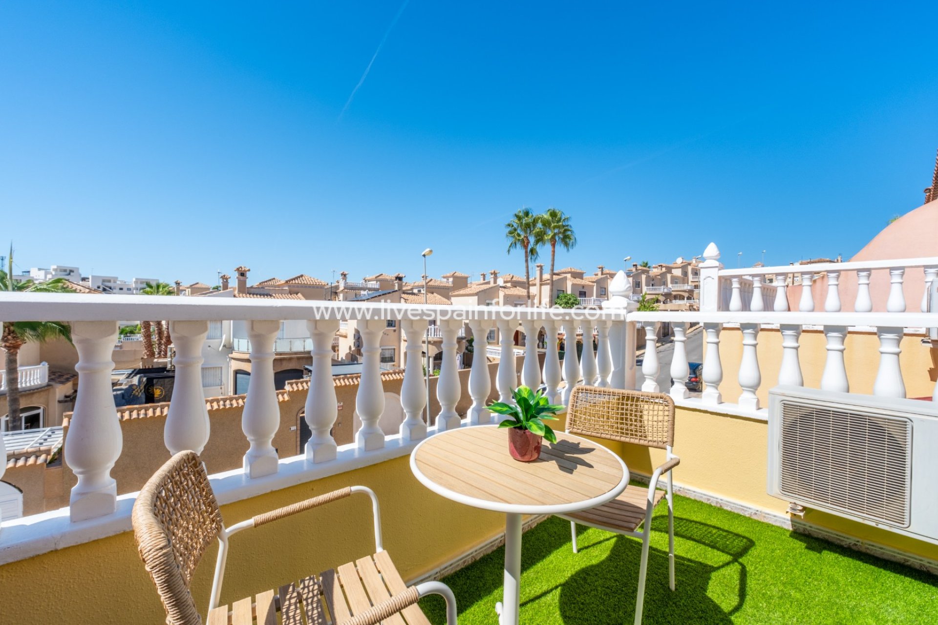 Herverkoop - Rijwoning -
Orihuela Costa - Las Filipinas