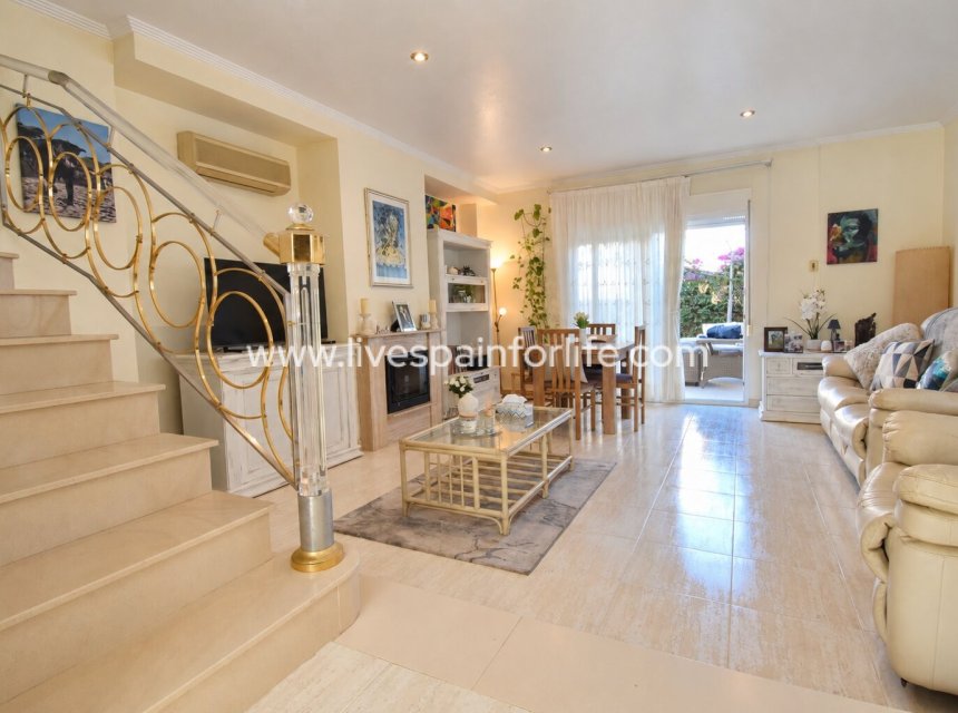 Herverkoop - Rijwoning -
Orihuela Costa - Los Altos