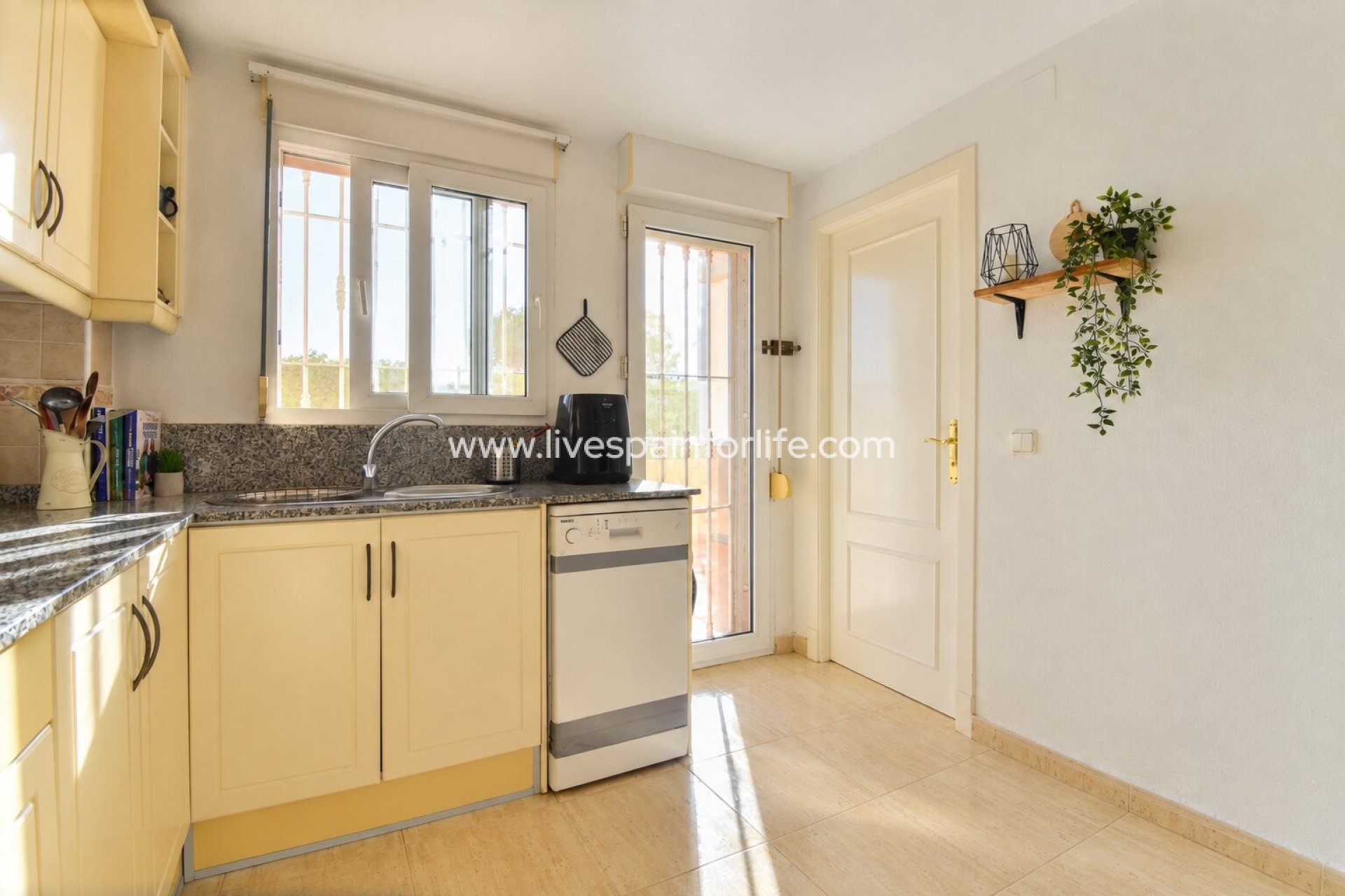 Herverkoop - Rijwoning -
Orihuela Costa - Los Altos