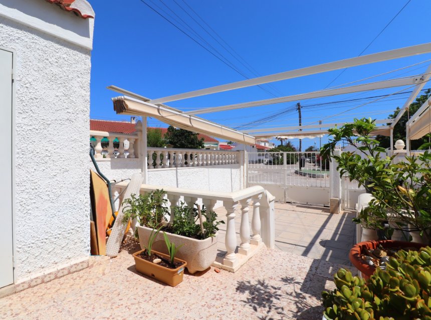 Herverkoop - Rijwoning -
Torrevieja - Torretas