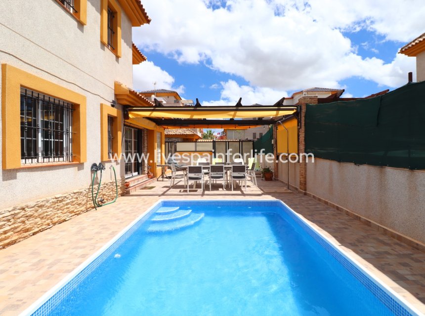 Herverkoop - Semi-detached house / Quad -
Los Montesinos - La Herrada