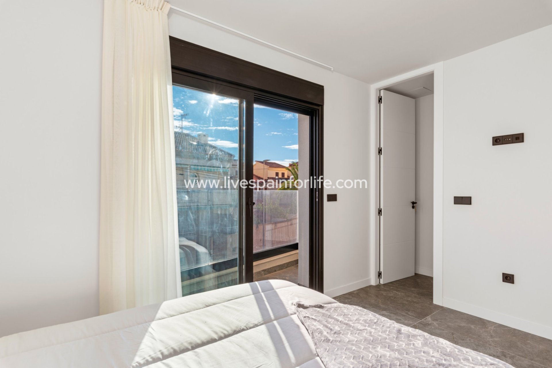 Herverkoop - Semi-detached house / Quad -
Torre de la Horadada - La Torre De La Horadada
