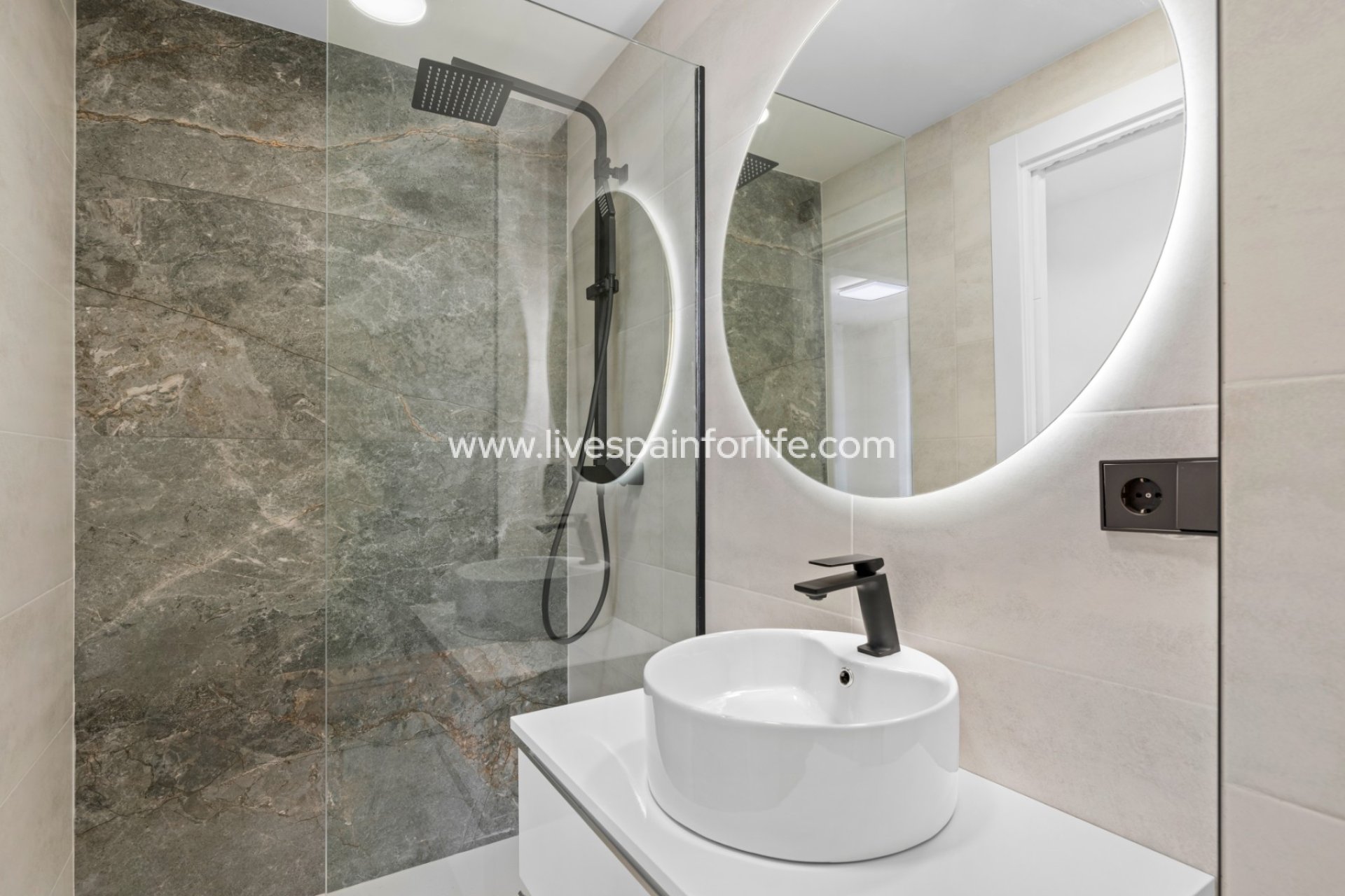 Herverkoop - Semi-detached house / Quad -
Torre de la Horadada - Torre de La Horadada - Town