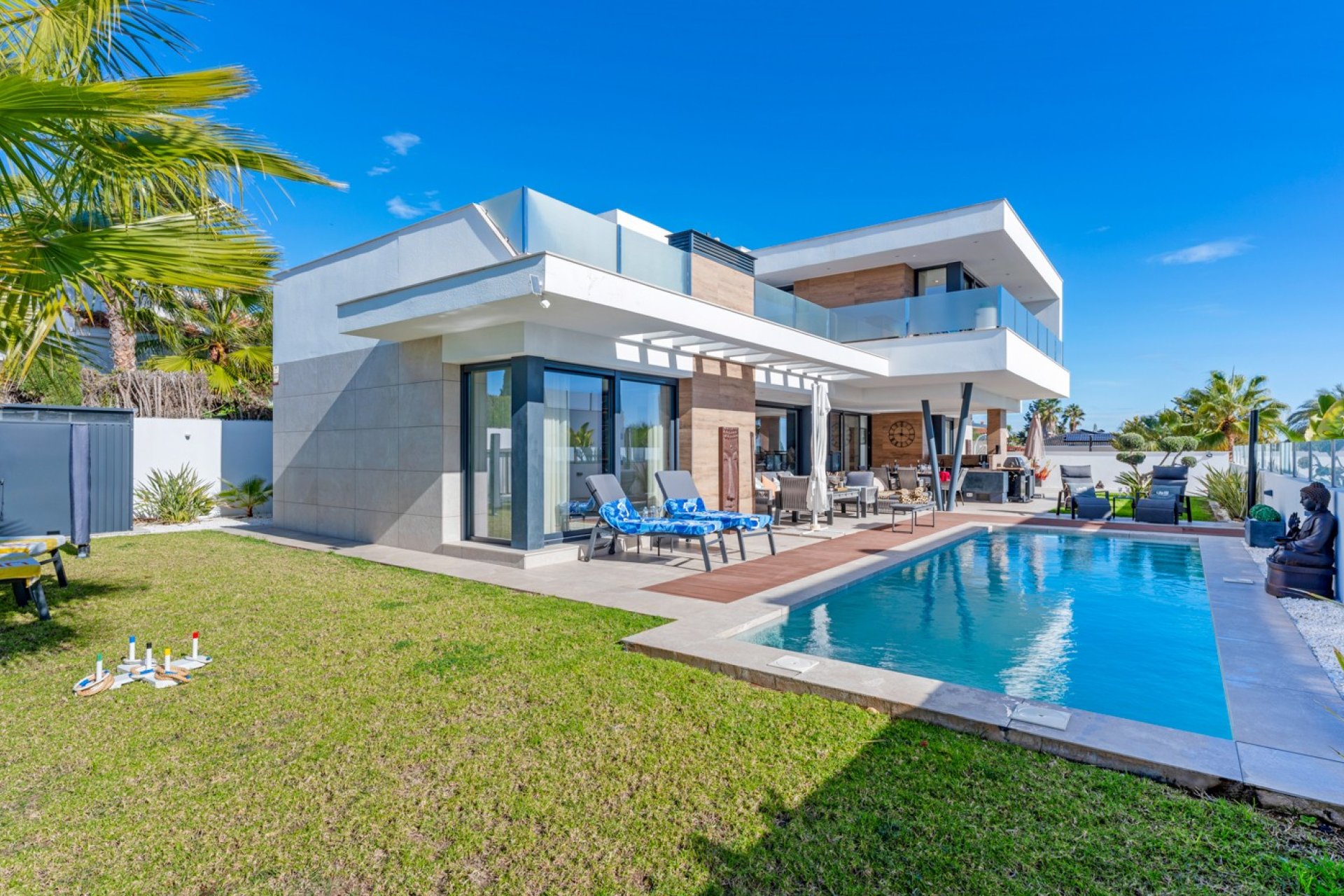 Herverkoop - Villa (alleenstaand) -
Alicante