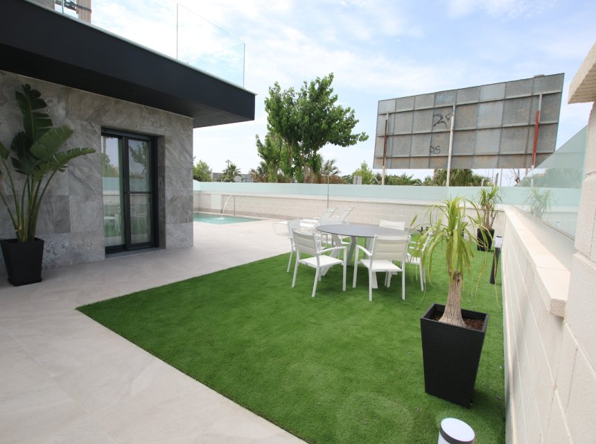 Herverkoop - Villa (alleenstaand) -
Alicante