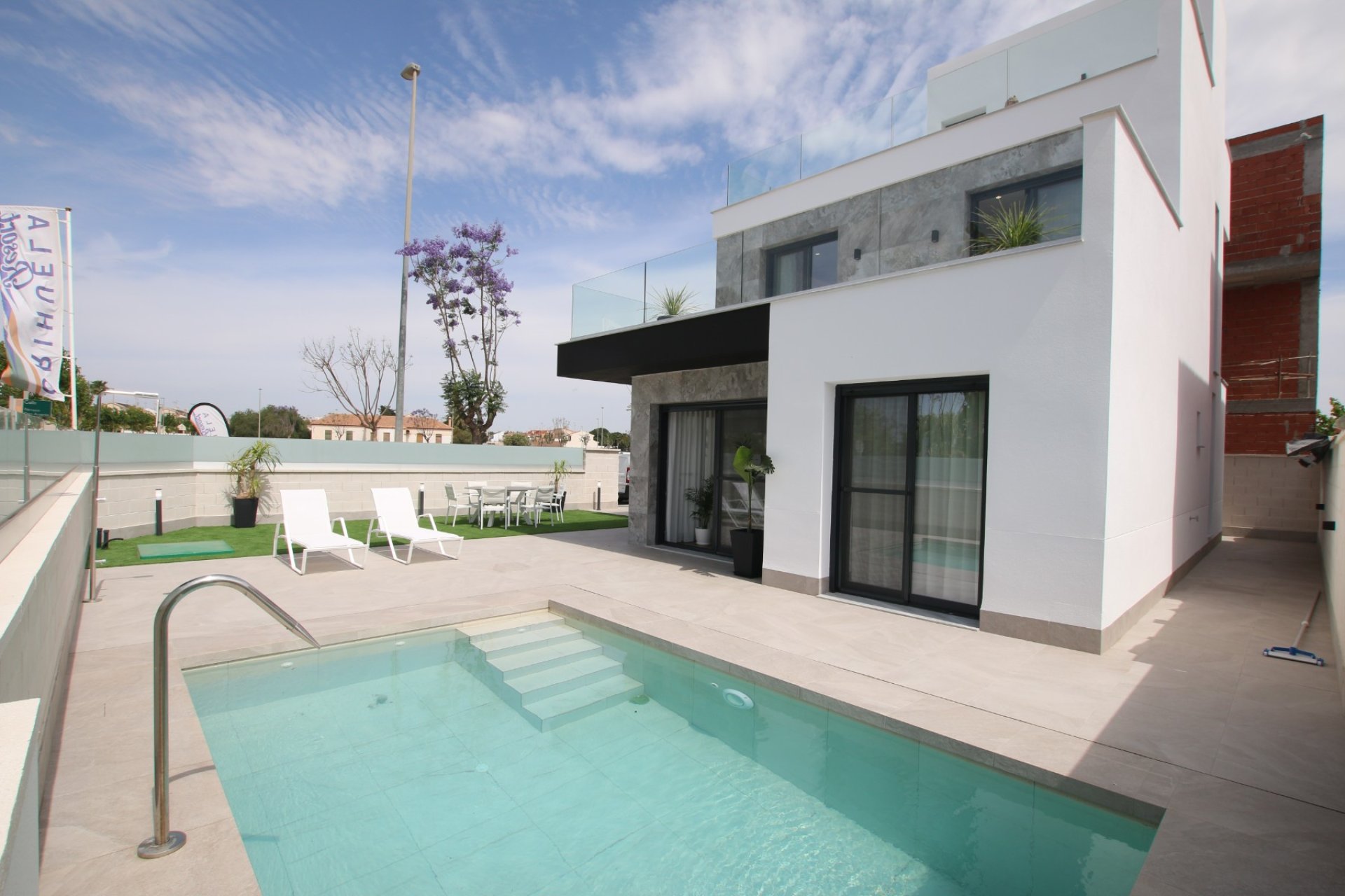 Herverkoop - Villa (alleenstaand) -
Alicante