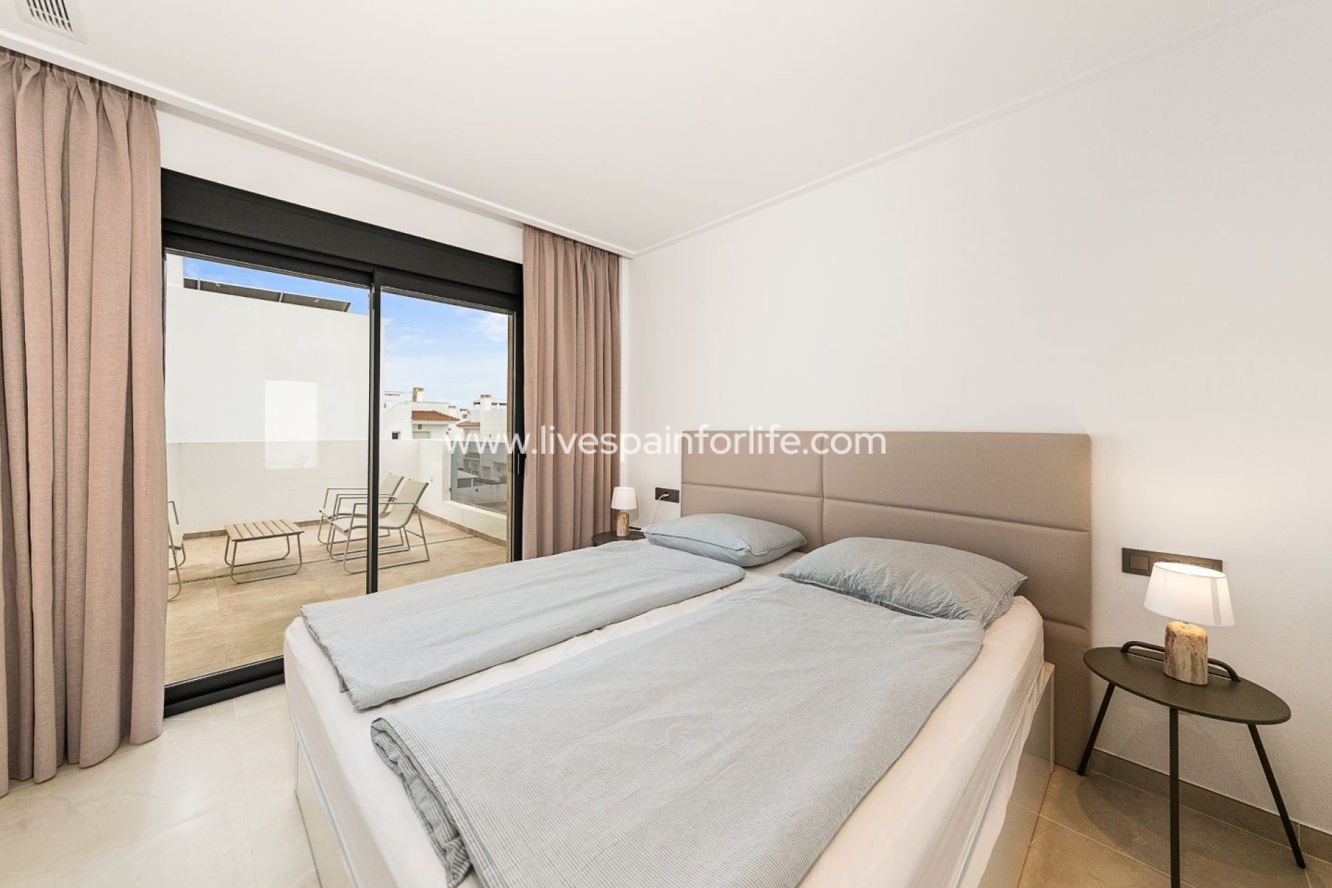 Herverkoop - Villa (alleenstaand) -
Alicante