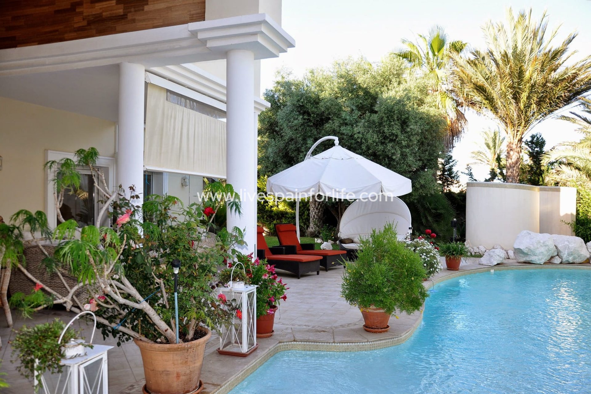 Herverkoop - Villa (alleenstaand) -
Cabo Roig