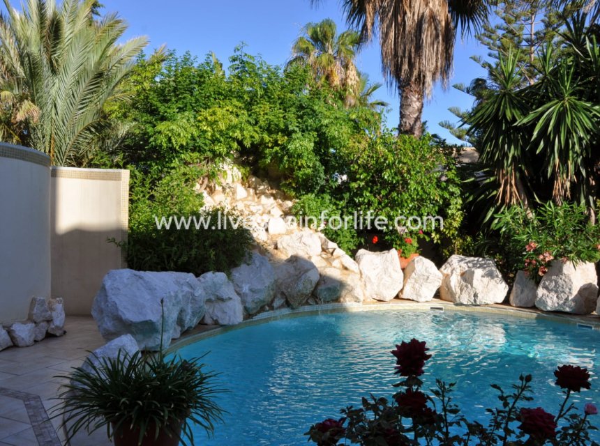 Herverkoop - Villa (alleenstaand) -
Cabo Roig
