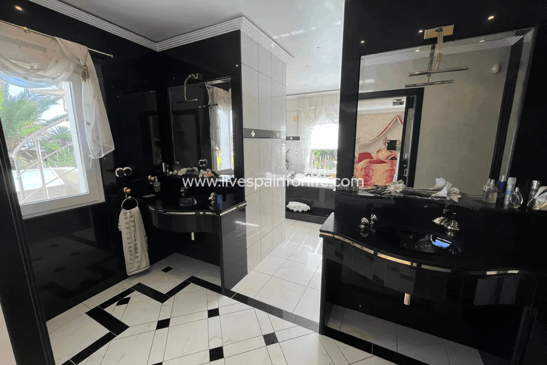 Herverkoop - Villa (alleenstaand) -
Cabo Roig