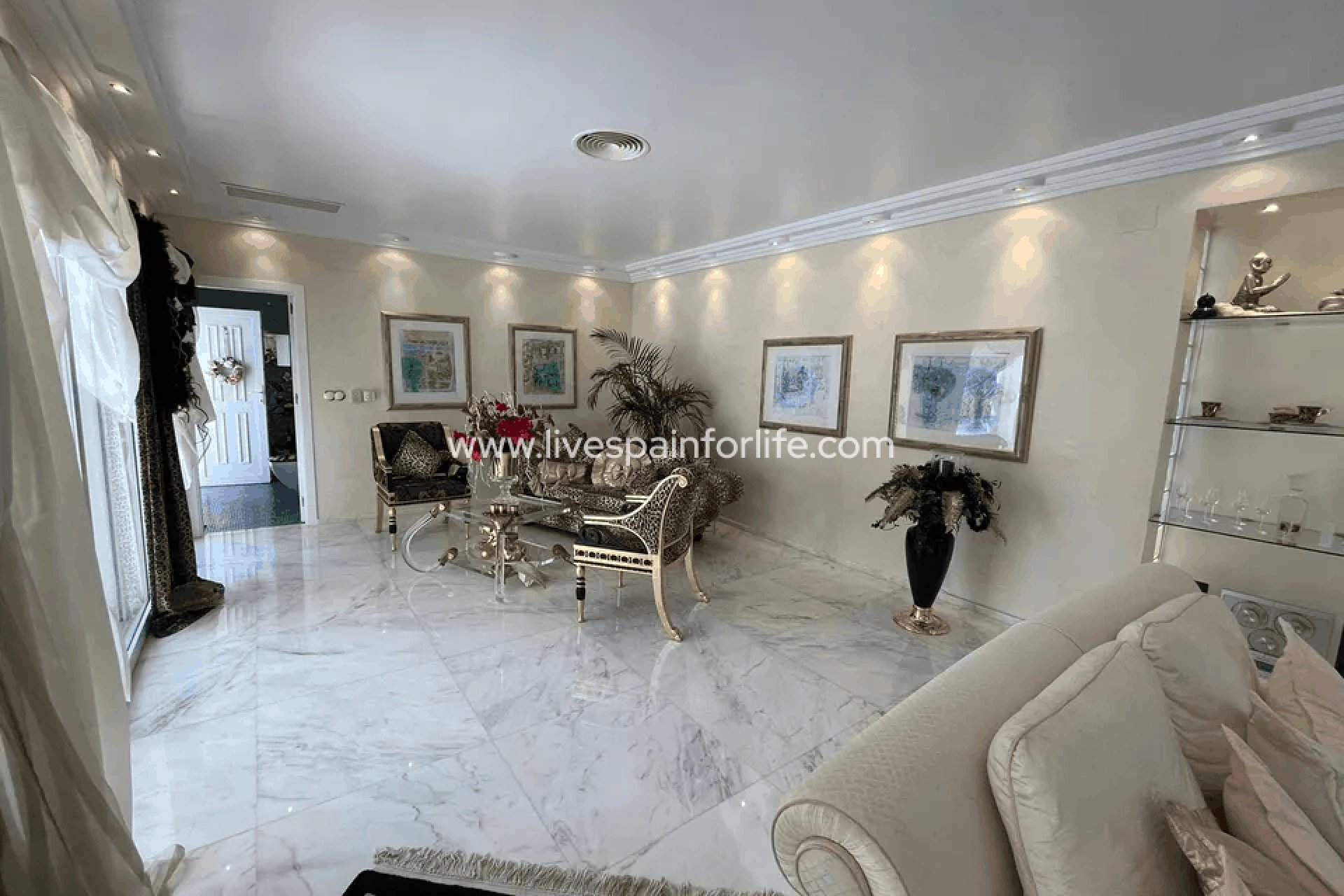 Herverkoop - Villa (alleenstaand) -
Cabo Roig