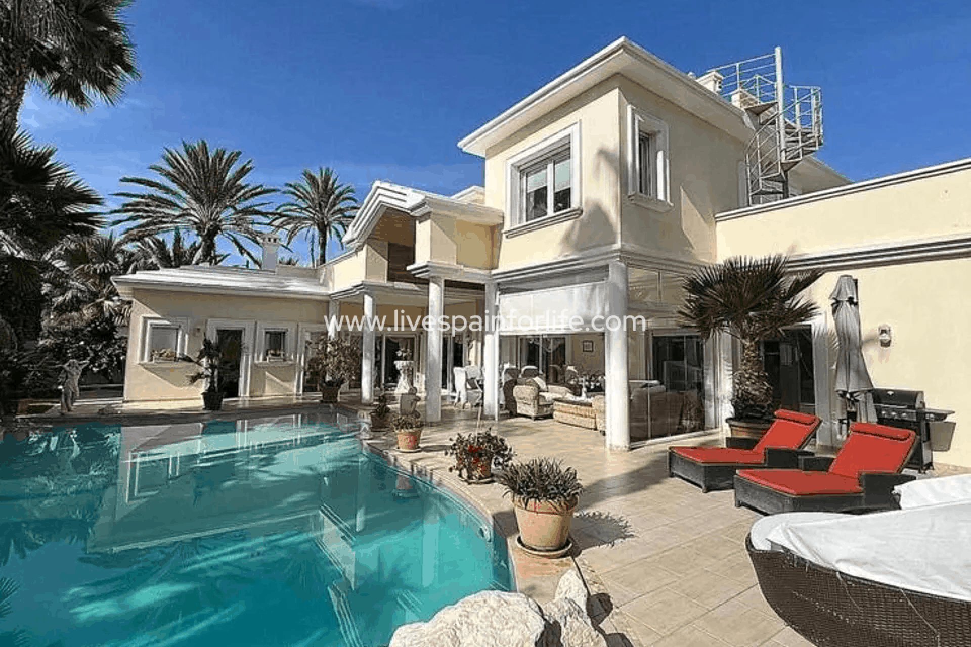 Herverkoop - Villa (alleenstaand) -
Cabo Roig