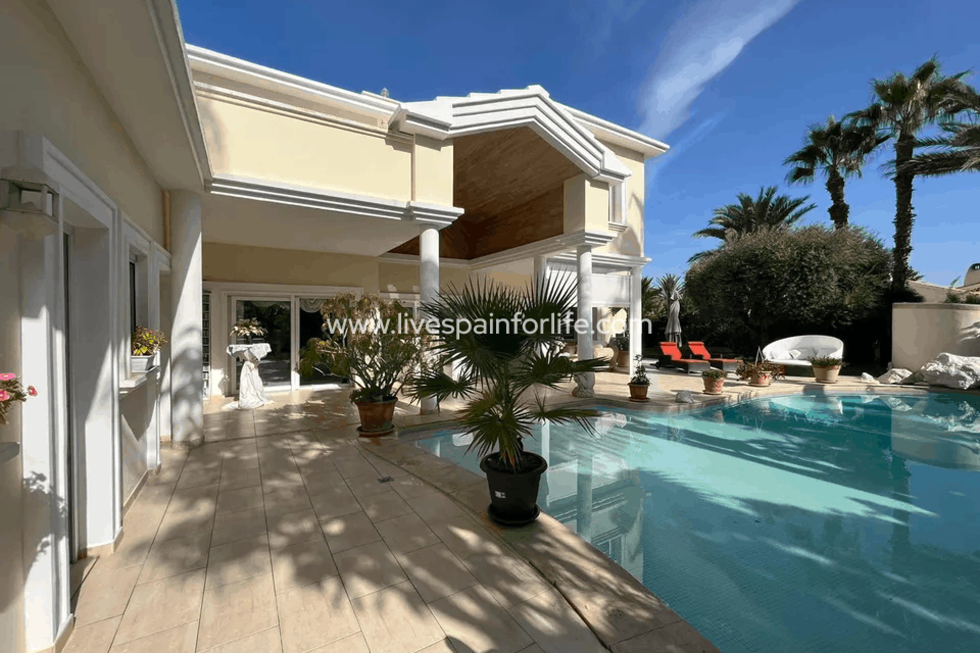 Herverkoop - Villa (alleenstaand) -
Cabo Roig
