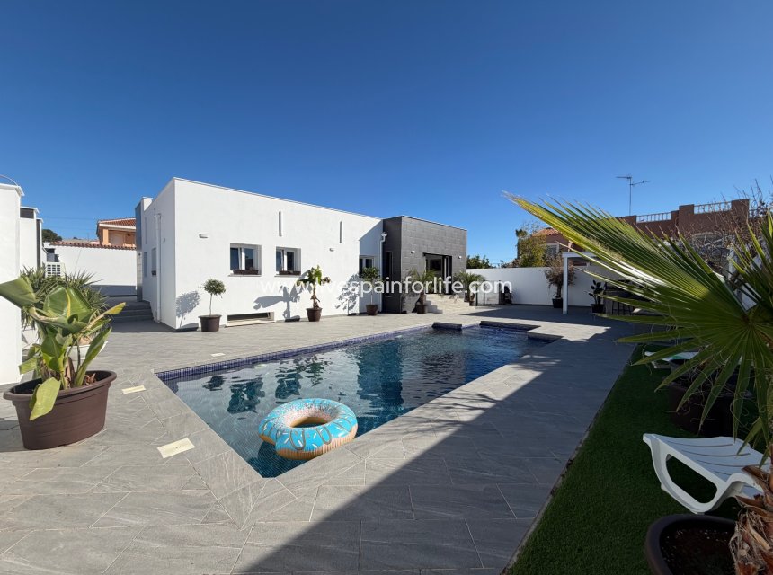 Herverkoop - Villa (alleenstaand) -
Ciudad Quesada