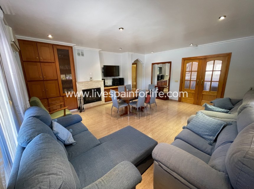Herverkoop - Villa (alleenstaand) -
Crevillent - Crevillente