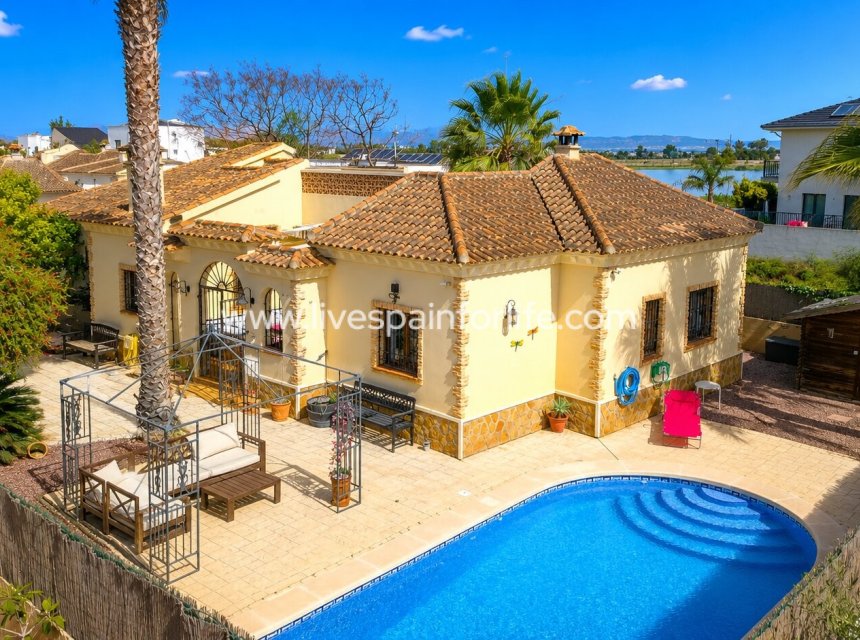 Herverkoop - Villa (alleenstaand) -
Formentera Del Segura - Fincas de La Vega