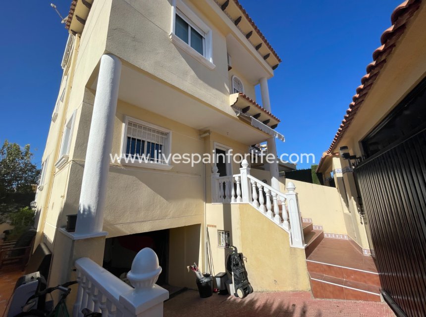 Herverkoop - Villa (alleenstaand) -
Guardamar del Segura