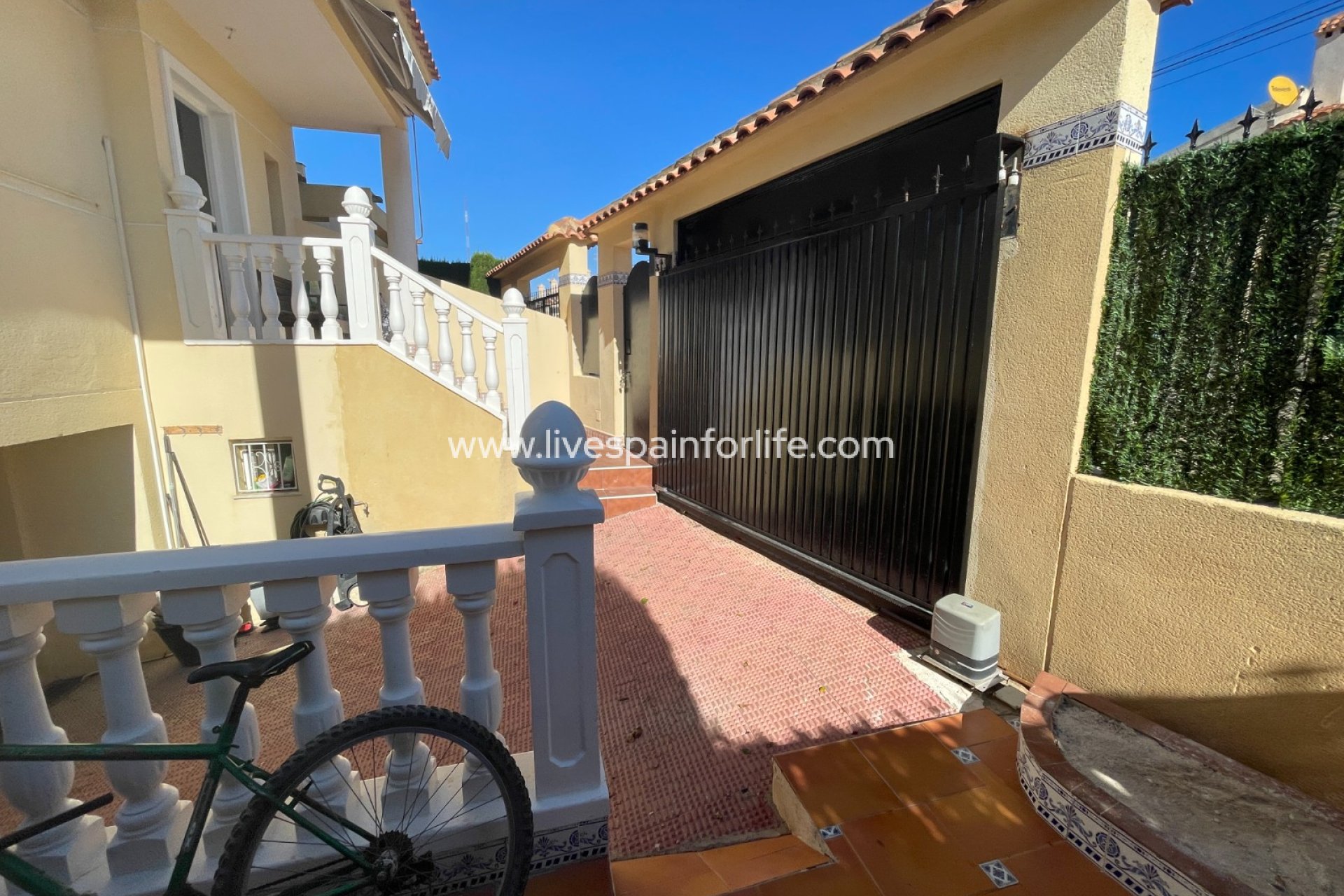 Herverkoop - Villa (alleenstaand) -
Guardamar del Segura