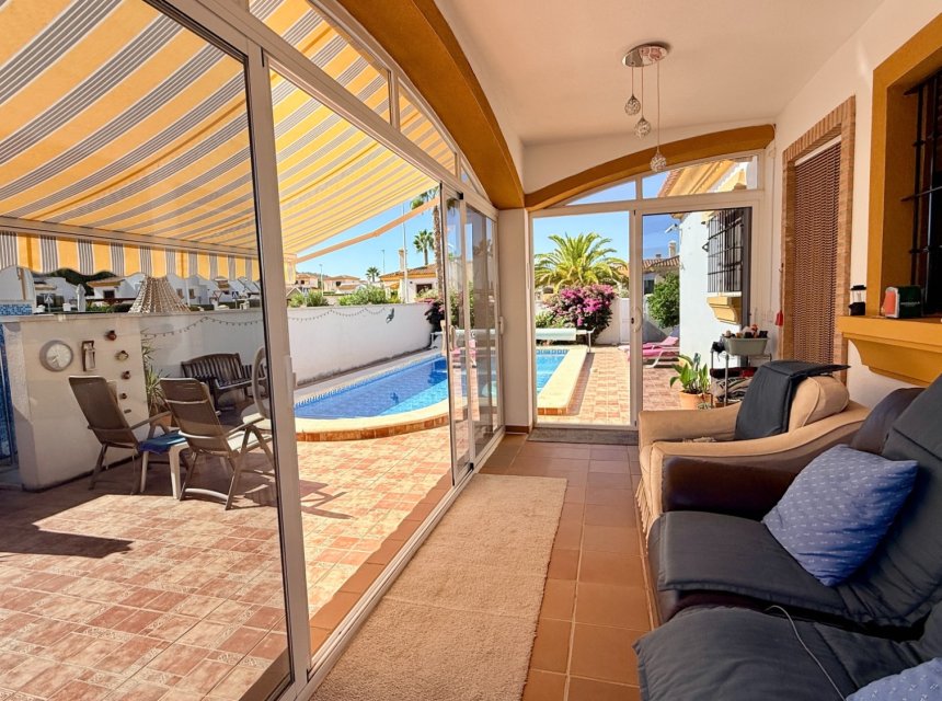 Herverkoop - Villa (alleenstaand) -
Hondon De Las Nieves