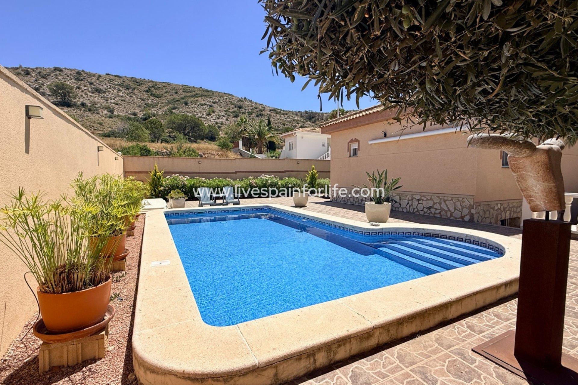 Herverkoop - Villa (alleenstaand) -
Hondon De Las Nieves