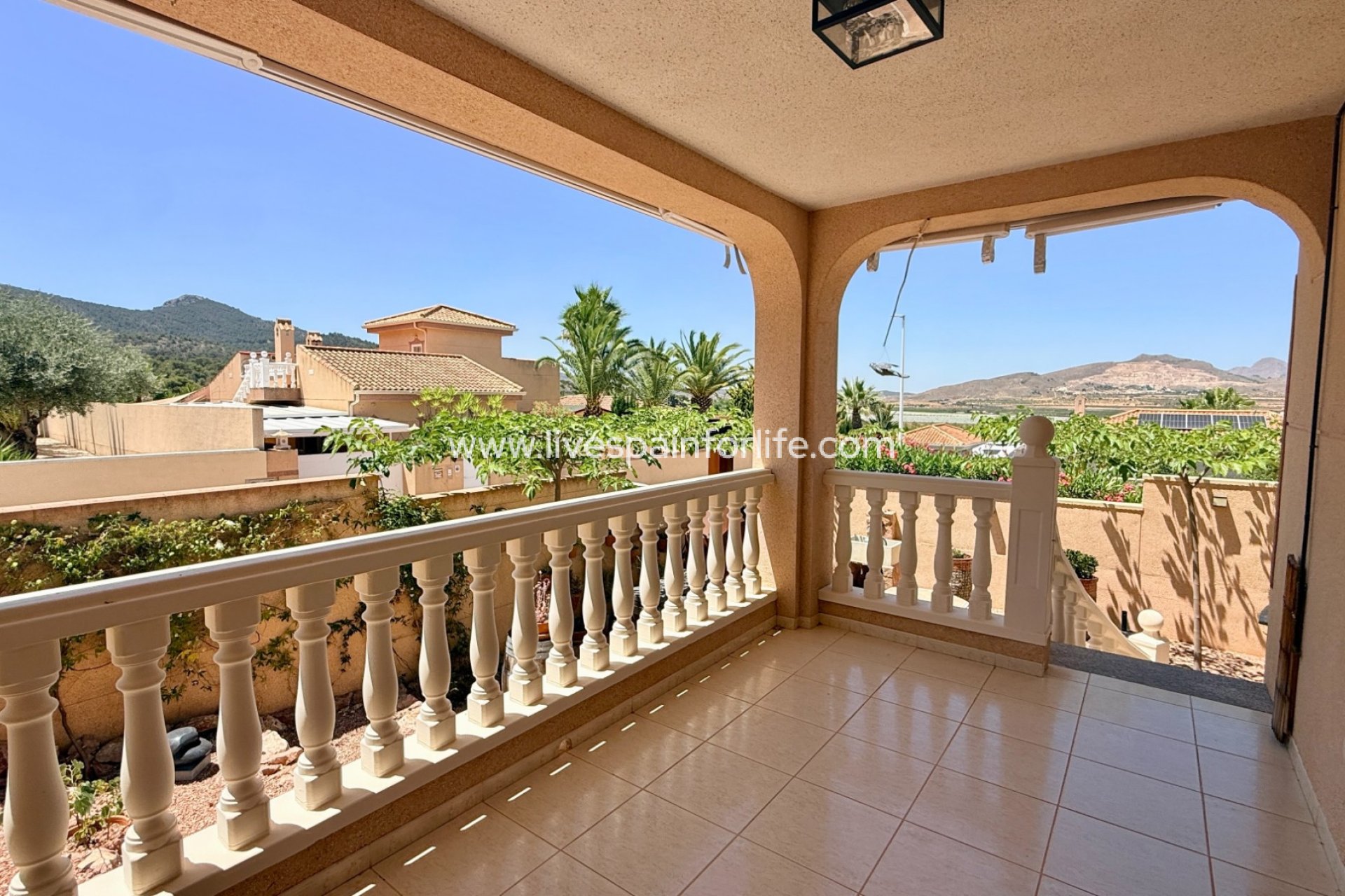 Herverkoop - Villa (alleenstaand) -
Hondon De Las Nieves