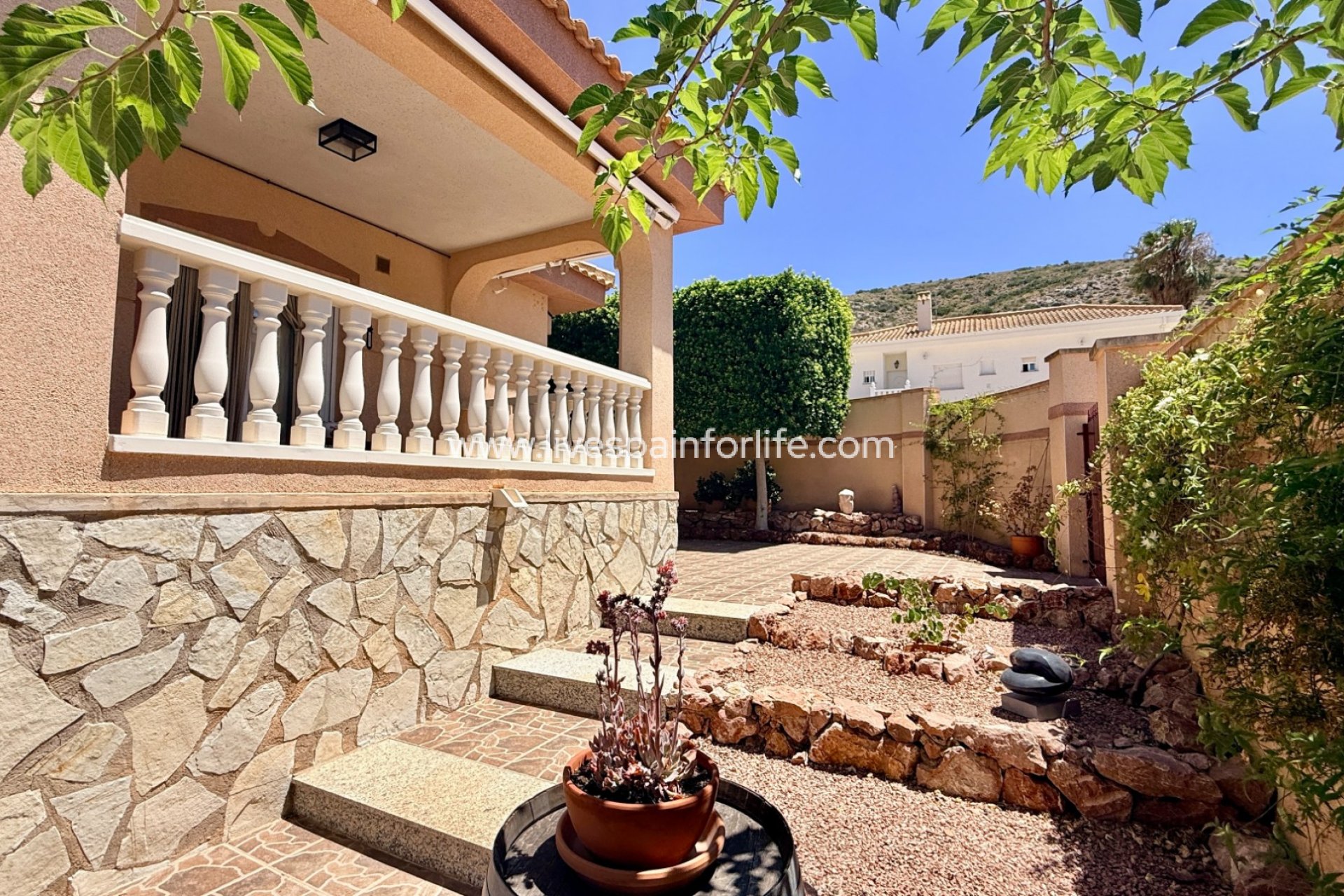 Herverkoop - Villa (alleenstaand) -
Hondon De Las Nieves