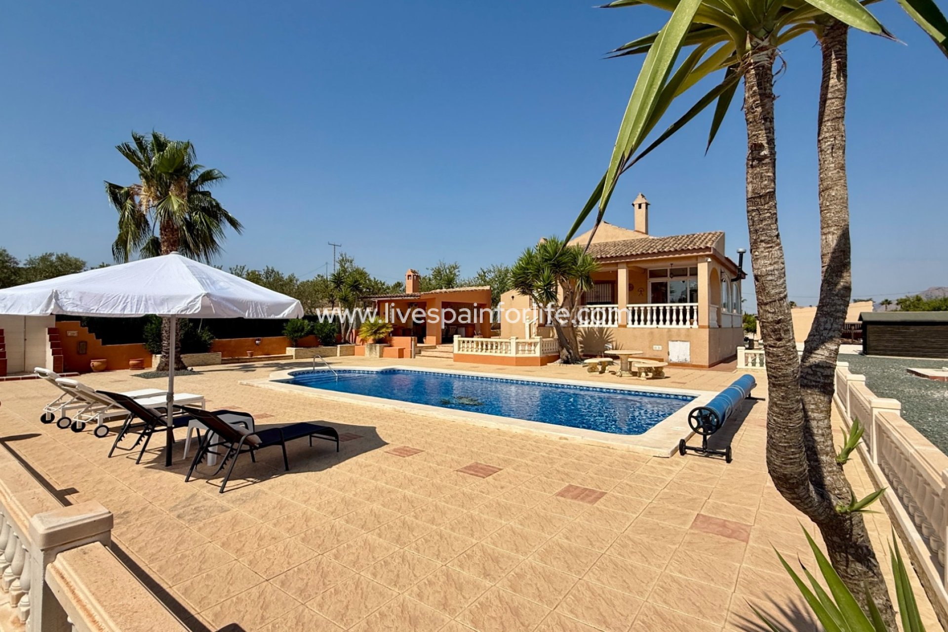 Herverkoop - Villa (alleenstaand) -
Hondon De Los Frailes