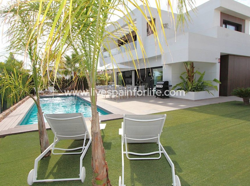 Herverkoop - Villa (alleenstaand) -
Rojales - Ciudad Quesada
