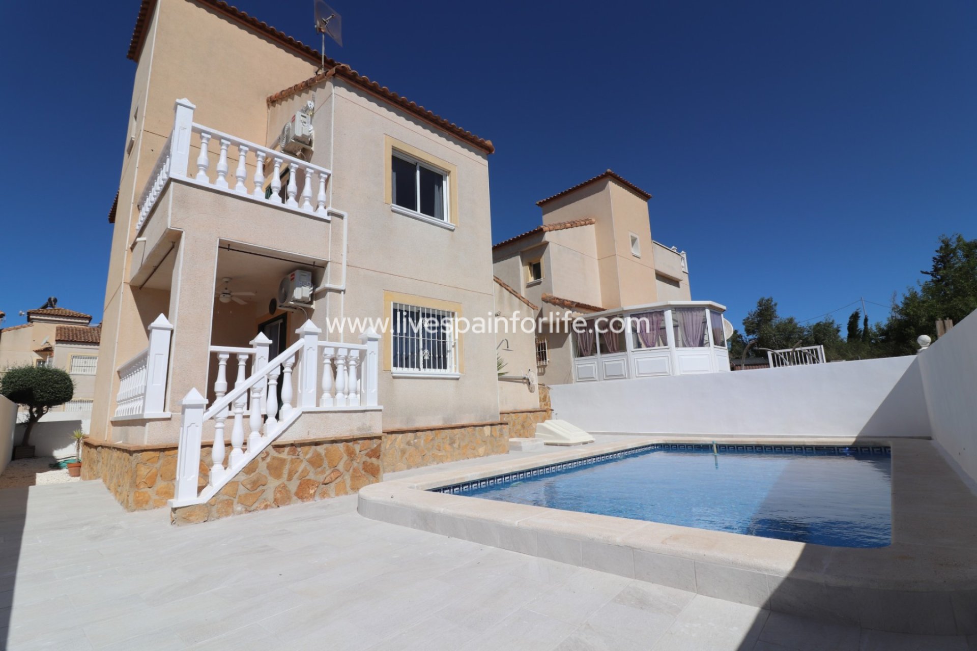 Herverkoop - Villa (alleenstaand) -
San Miguel De Salinas - Lake View Mansions