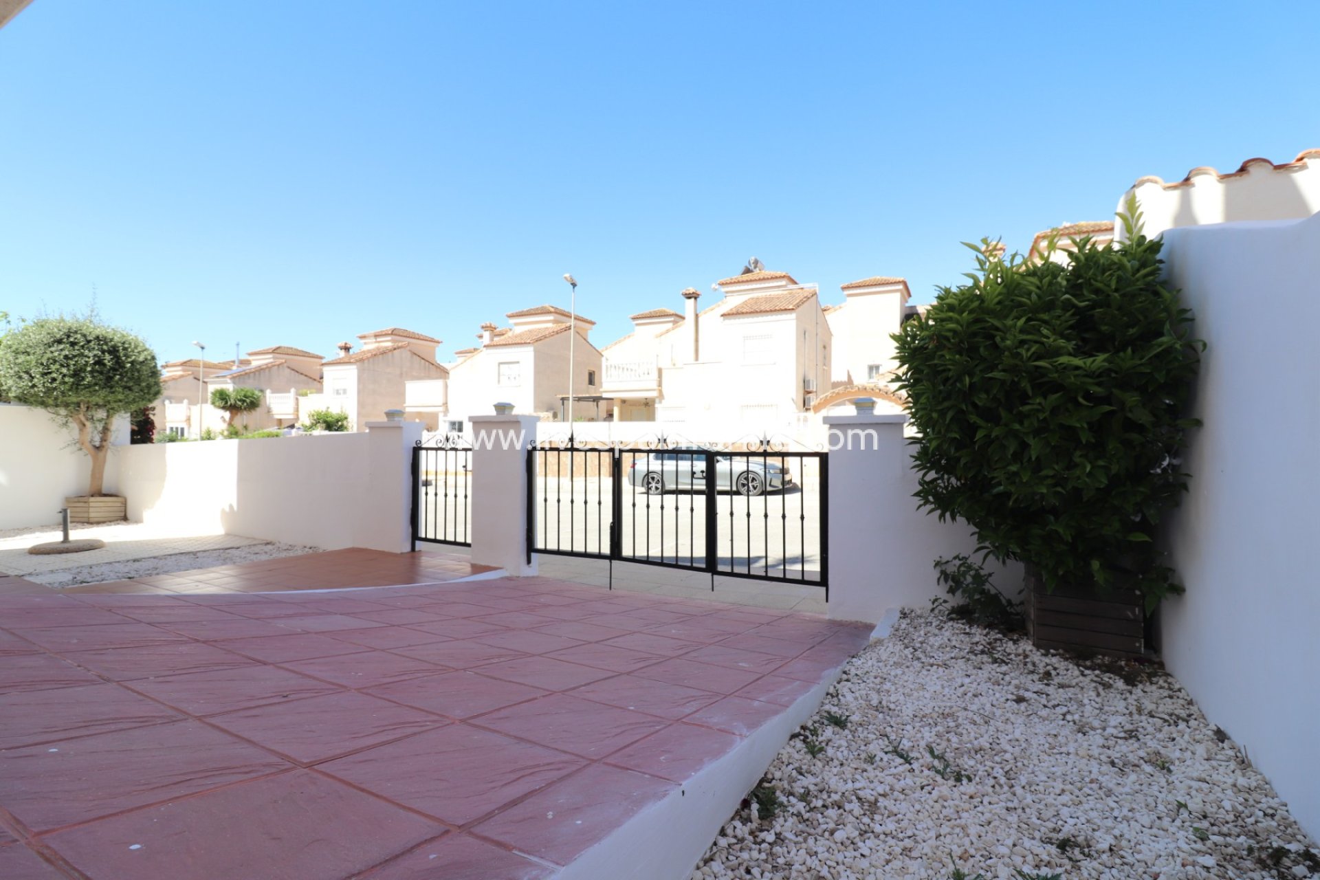 Herverkoop - Villa (alleenstaand) -
San Miguel De Salinas - Lake View Mansions