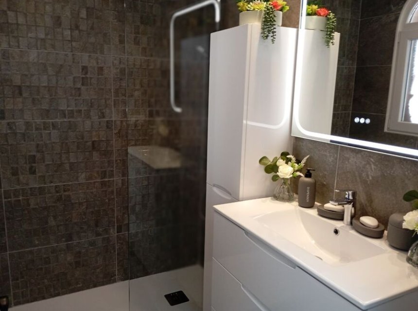 Herverkoop - Villa (alleenstaand) -
Villamartin