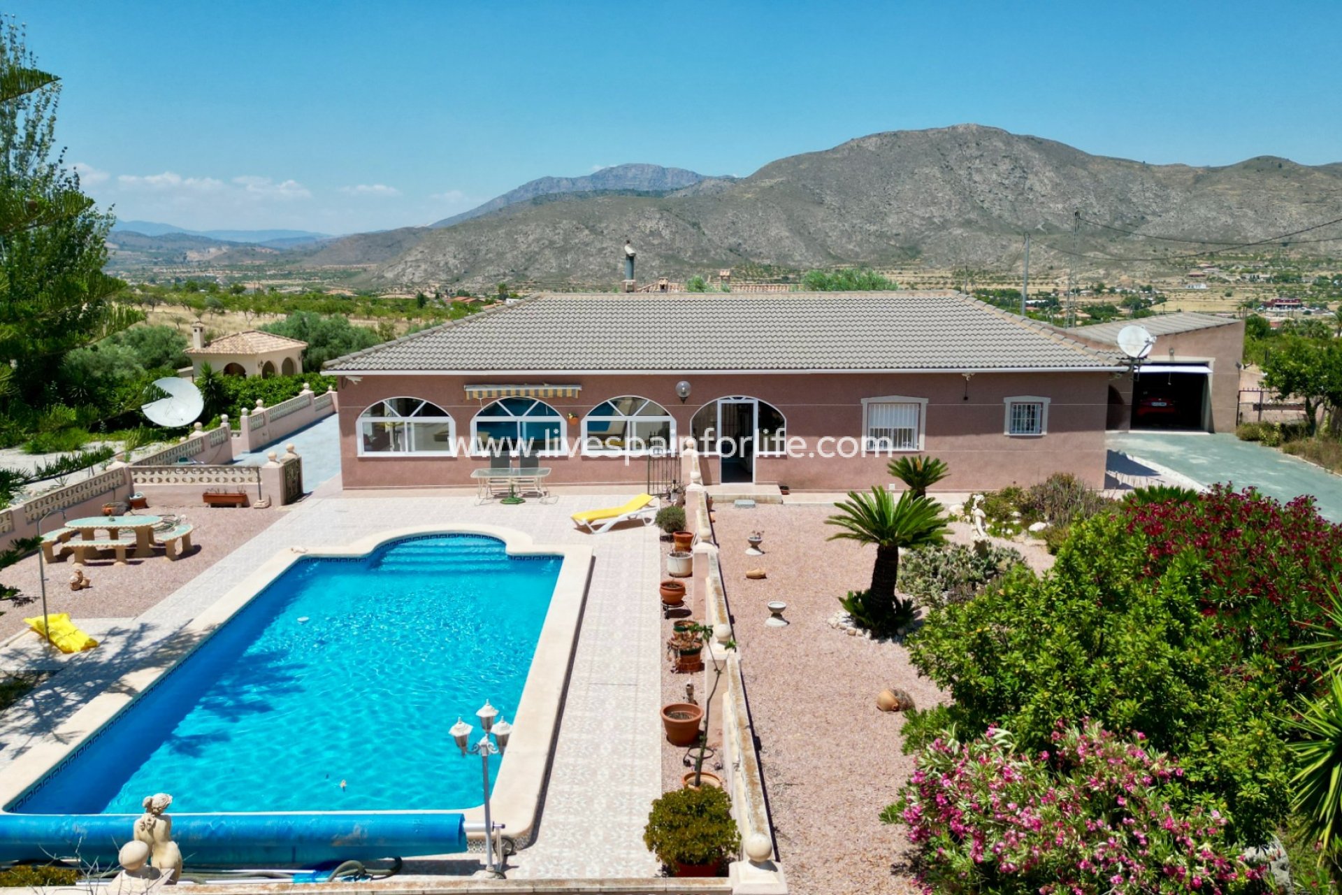  -  -
Hondon De Los Frailes - 