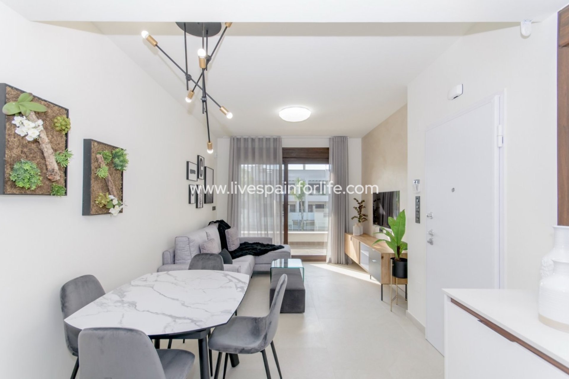  -  -
 - Los Balcones