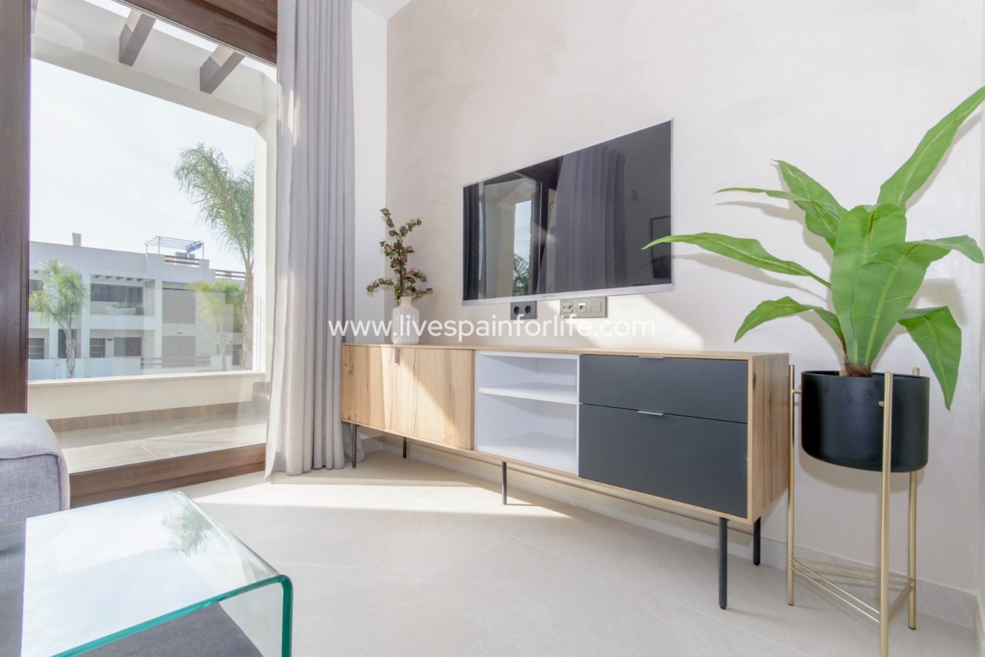  -  -
 - Los Balcones