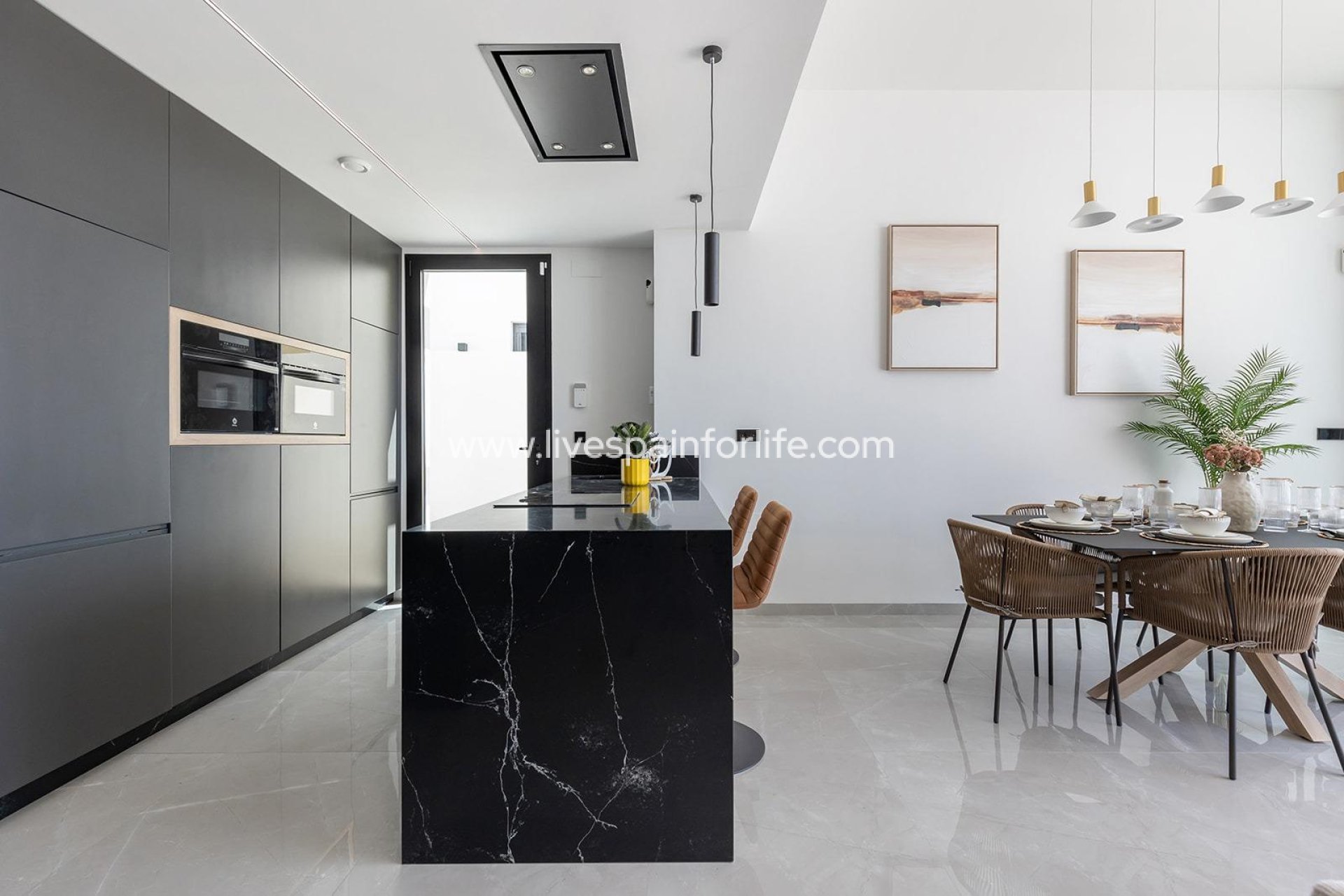  -  -
 - Los Balcones