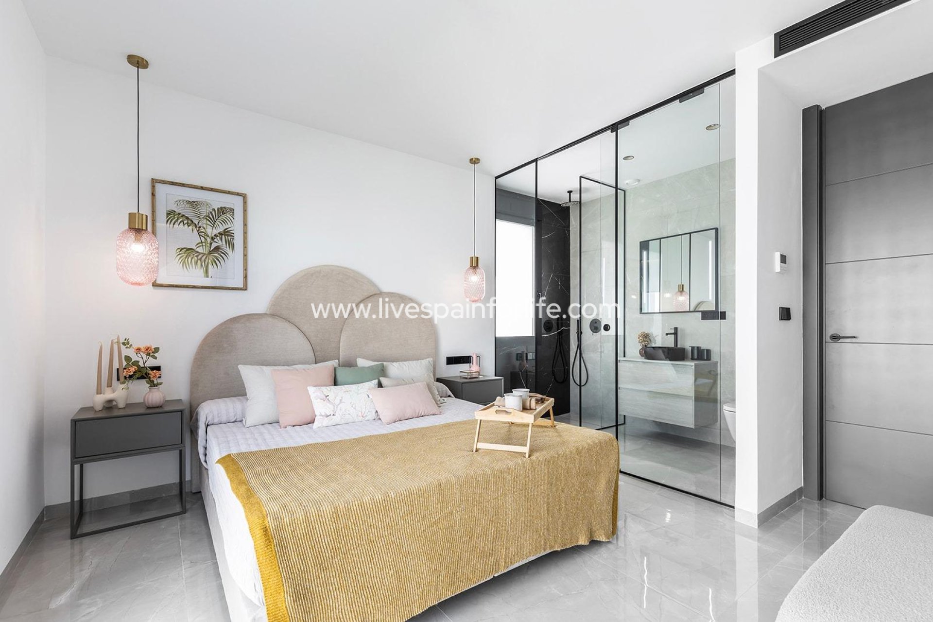  -  -
 - Los Balcones