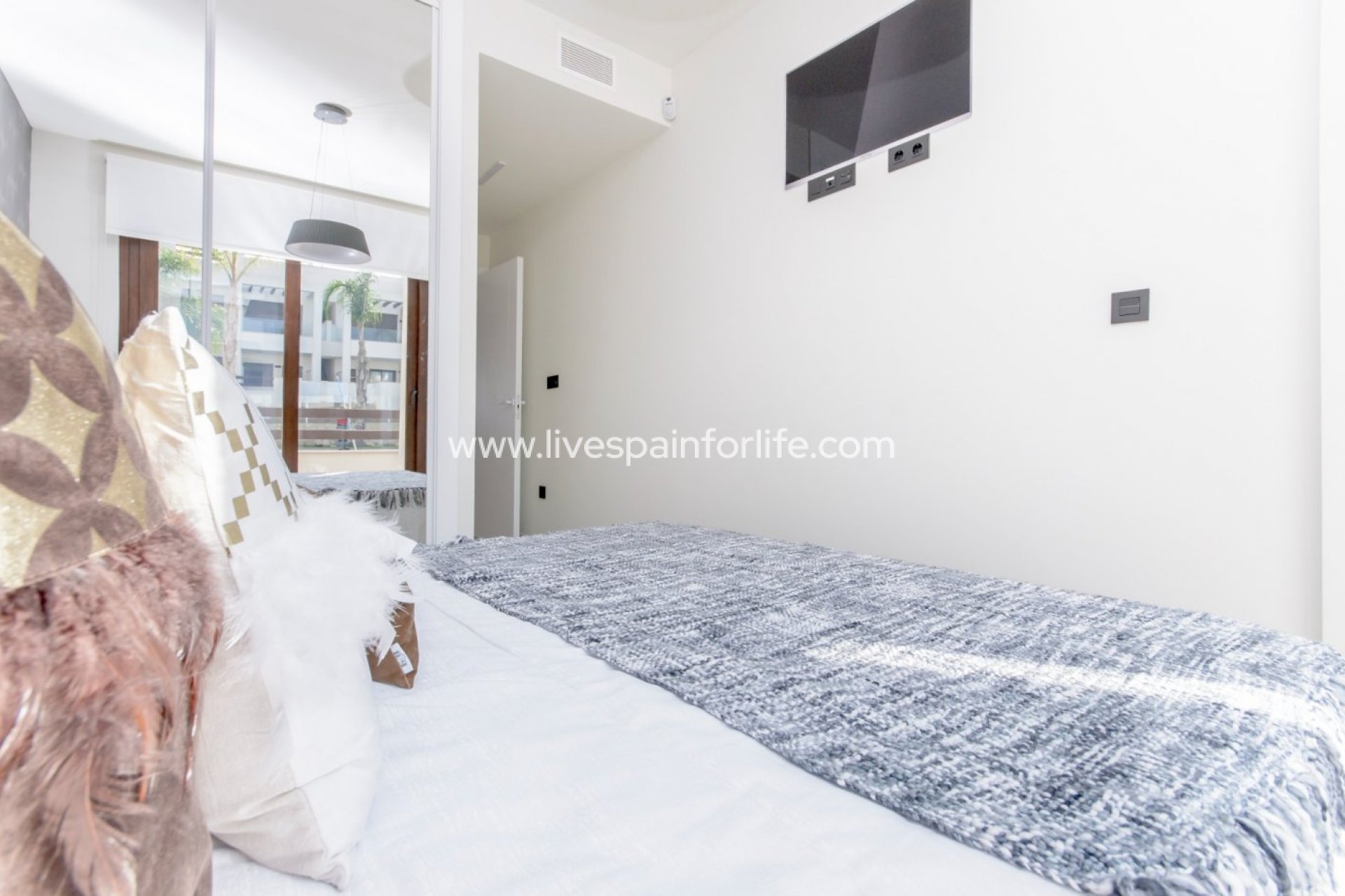  -  -
 - Los Balcones