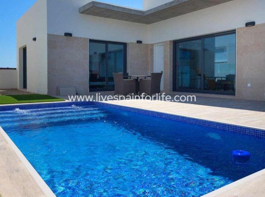 Neubau - Semi-detached house / Quad -
Daya Nueva - Centro