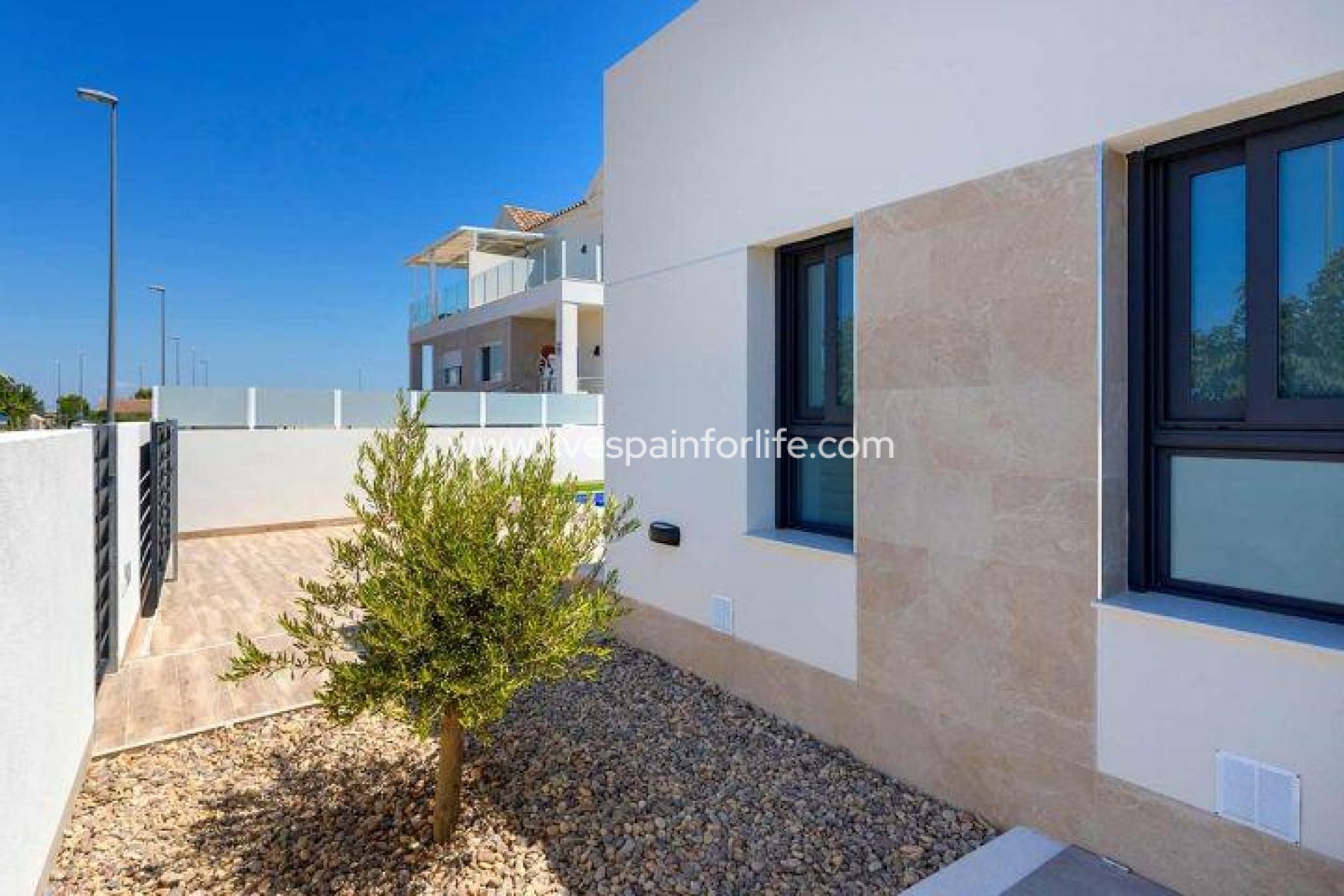 Neubau - Semi-detached house / Quad -
Daya Nueva