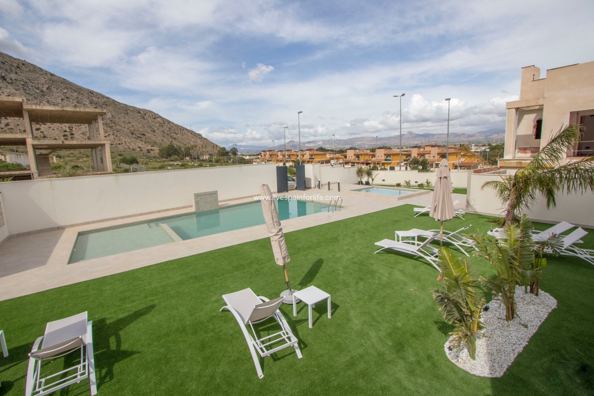 New build - Town house -
Cox - San Fernando